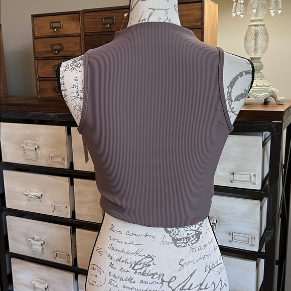 NEW SPANX Brown Contour Ribbed Mock Neck Crop Top - Picture 3 of 8